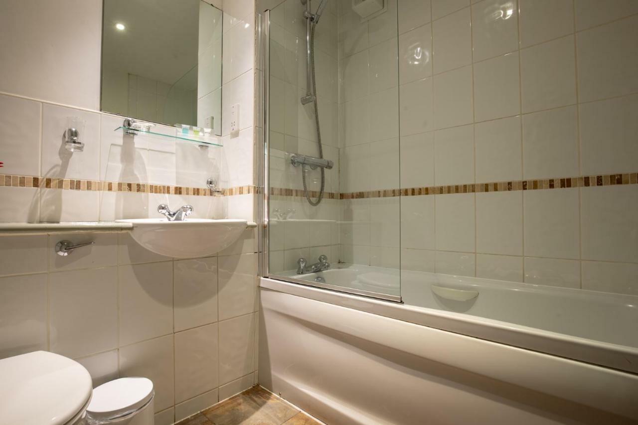 Woodthorpe Hotel Prestwich Bagian luar foto