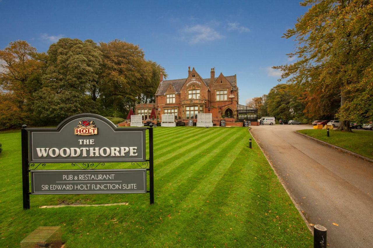 Woodthorpe Hotel Prestwich Bagian luar foto